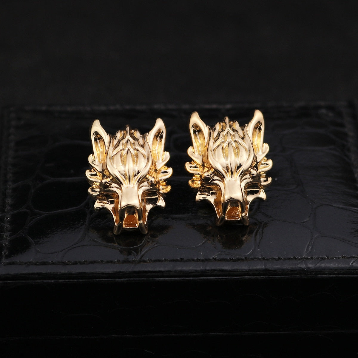 Wolf Choker Enamel Pin